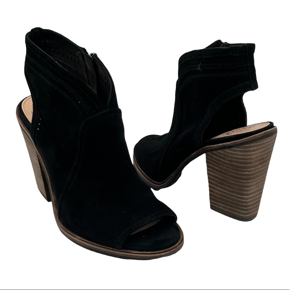Vince Camuto Black Peep Toe Stacked Block Heels Size 7 1/2 Women’s